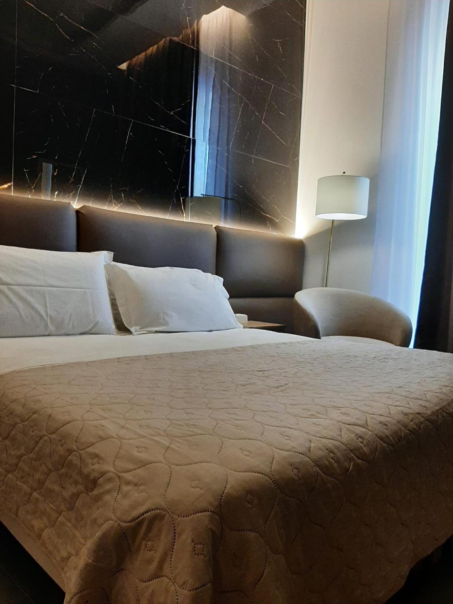 Baaria House Hotel Barcellona Pozzo di Gotto Eksteriør billede